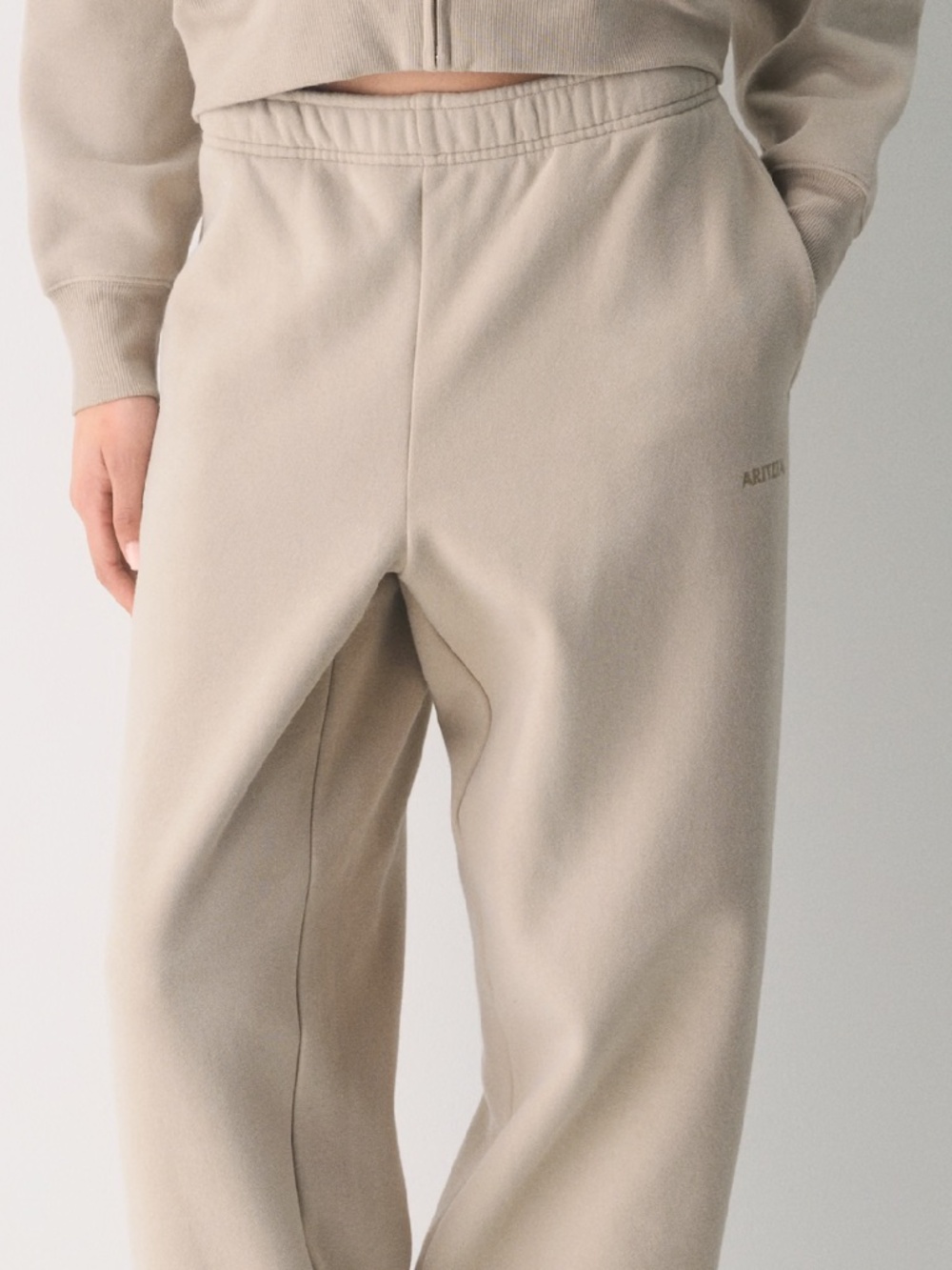 Aritzia Cozy Sweetfleece Marcona Beige Joggers AS IS (tiny dot as seen in photo)